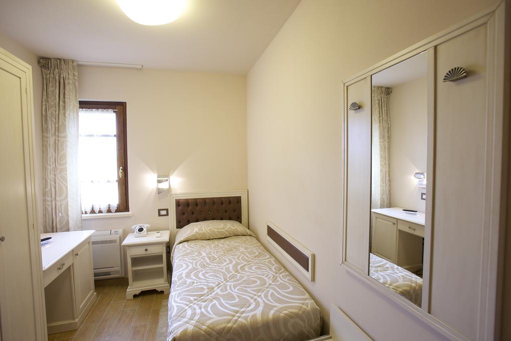 Relais Villa Giulia Bastia Umbra Værelse billede
